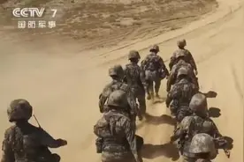 我骄傲！笑把风沙当面膜 防空女兵在大漠戈壁书写别样芳华图片