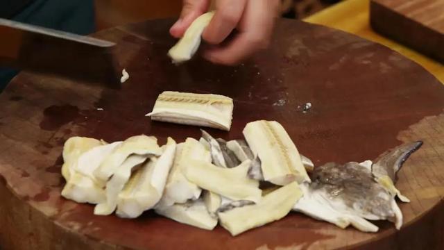 有了干海鲜，鲜味更升级！墨鱼干排骨煲、五花肉烧海鳗，鲜掉眉毛