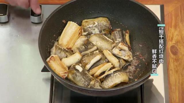 有了干海鲜，鲜味更升级！墨鱼干排骨煲、五花肉烧海鳗，鲜掉眉毛