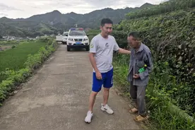 八旬老人颤巍巍走在高速隧道内，家人找了他3天，都急坏了图片