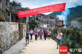 千里送喜报 英雄美名传——刀下救人消防员农国切载誉还乡图片