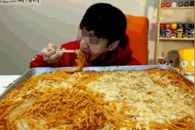 “吃播”男子开播前突然发病离世！狂吃半年，体重暴涨80斤！妻子一句话让人叹息……图片