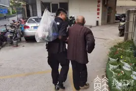 南京一耄耋老人睡在工地废墟 原是记忆力差半路迷路图片