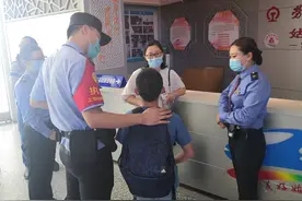 粗心父亲到站下车，10岁儿子被留在高铁列车上……图片