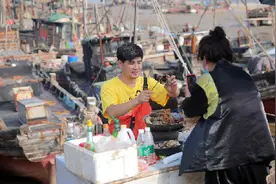 当渔网接上互联网：滨海小镇3000主播卖海鲜，一年带货50亿图片