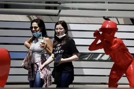 洛杉矶在疫情中迎来美国独立日图片