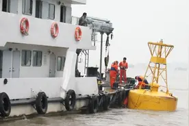 重达5吨锚浮断裂，在长江上顺水漂流1公里视频封面