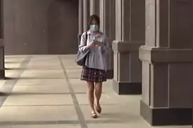 22岁女子深夜遭男性朋友骚扰！更可怕的是，房门居然被打开了…图片