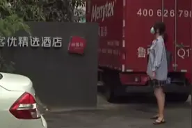 22岁女子深夜遭男性朋友骚扰！更可怕的是，酒店房门居然被打开了……图片