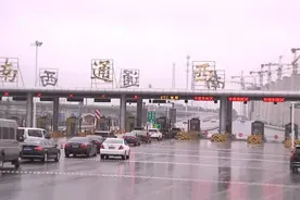 沪苏通大桥通车首个周末运行平稳 开通至今车流已超10万辆图片
