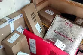 房主和租客区别对待，小区取快递要收一块钱，到底该不该给？图片