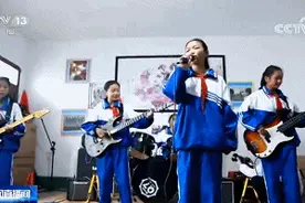 山区教师带孩子组乐队玩摇滚 让音乐传递快乐传递自信图片