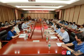山一大二附院召开干部任职宣布会议，宣布曹铭锋、肖强、张洪涛任命决定图片