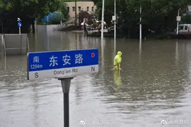 武汉 这些路段出现渍水无法通行图片