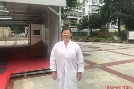 陪着学生写生，照顾军训学生，在校工作17年老校医站好最后一班岗图片