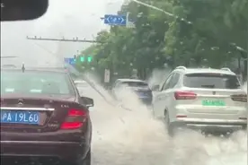 暴雨+大风+雷电，上海秒变“海上”视频封面