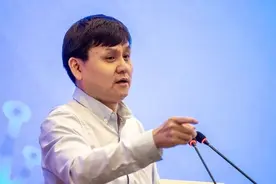 张文宏又飙金句：拜托你，先结婚再生孩子！这次说的和疫苗有关图片