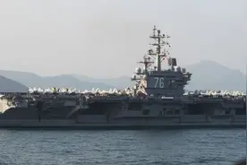 外媒述评：美两航母南海演习炫耀武力 中国不惧美方恐吓施压图片