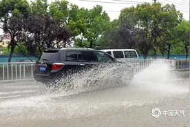 湖北暴雨袭城 武汉等地出现严重渍水图片