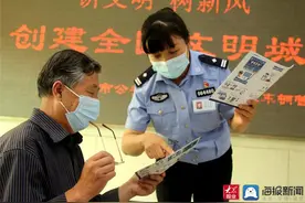 新泰交警强化车管所窗口服务 助力文明城市创建图片