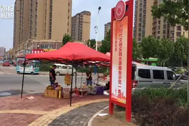 东营市开业盛世龙城小区门前道路破损有积水　市民直呼：“太难了”图片