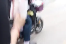 大众网快快帮丨日照一小区业主私搭“阳光房”！这事儿谁来管？图片