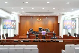 女子怀疑丈夫出轨奔走数百公里，到足浴店寻找老公，没找到一气之下放火把店烧了图片