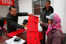 驻村扶贫干部回家陪女儿高考：父女今年都面对人生大考图片