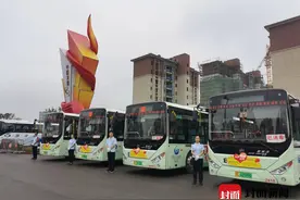 四川自贡开通6条免费爱心送考专线 主城区56条公交线路均向高考学生提供免费服务图片