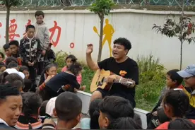 吉布李宏：重返大凉山 为彝族孩子们谱儿歌｜凉山，瓦吉瓦⑥图片