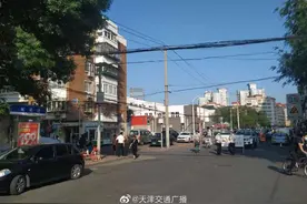 天津高考第一天 各考点门前高考应急服务车又来喽图片