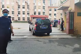 直击北京高考试卷押运：民警武装押运，全程视频监控图片