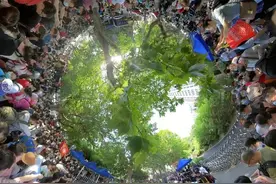 红旗袍、棒棒糖…江苏高考首日，“送考团”花式加油图片