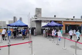 吉林高考考点增加入场时间考生间隔1米进行2次测温图片