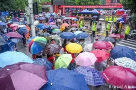 上午语文题难吗？武汉高考生这样说图片