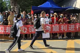 直击内蒙古高考现场 16万余考生迎战人生大考图片