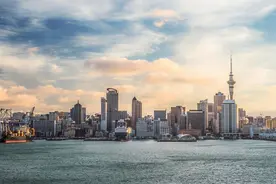 指环王取景地 带上NMN和保温杯在美景中享受一生无忧图片