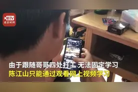 22岁打工小伙自学古筝4年，网友：有梦想谁都了不起图片