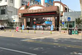 45秒 | 济南送考妈妈穿旗袍助阵高考 祈愿女儿旗开得胜图片