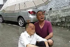 老人摔倒比你想的更危险！梅雨季易滑倒，教你做个“不倒翁”→图片