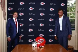10年5.03亿美金！NFL诞生职业体育史上最大合同图片