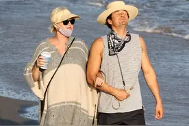 预产期将至！水果姐和奥兰多海滩散步沐浴阳光图片