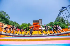 万名高考生免费入园，长沙世界之窗开启万人青春彩虹跑图片