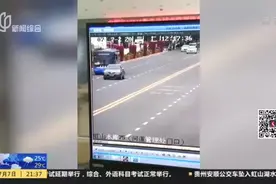 贵州安顺：一公交车坠入虹山湖水库——现场搜救出37人  其中21人死亡16人受伤视频封面