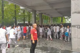 富阳高三老师术后主动回岗 他用敬业给高考生上了人生一课图片