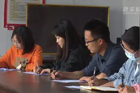 一村一名大学生 乡村的新鲜血液视频封面