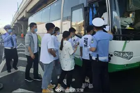 啼笑皆非的高考故事：23位考生组团走错考场、考生门锁坏了被锁家中……图片