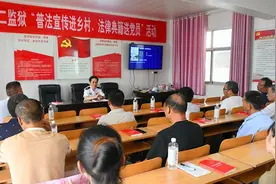 河南新乡：监狱长进村解读民法典图片