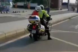 高考第二天还忘带身份证 铁骑早高峰25分钟跑完25公里取回视频封面