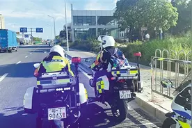中山交警接力护送 一考生开考前2分钟到达考点图片